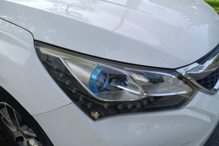 Used BYD Song 2017 Gaishi Upgrade Edition 1.5TI Manual Elite Model Right Front Headlight