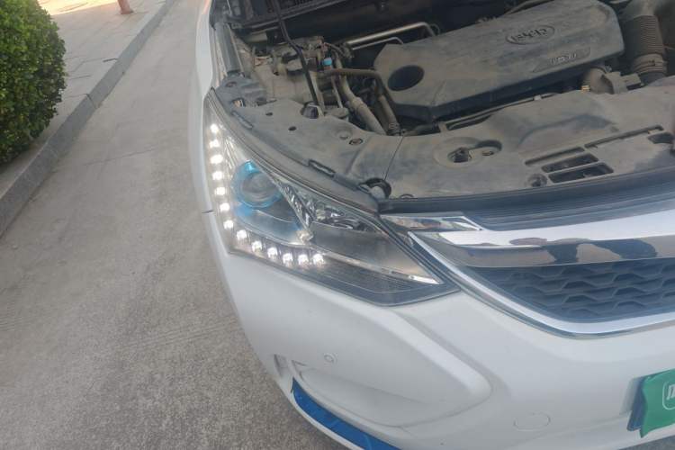 Used BYD Song 2017 Gaishe Upgrade Edition 1.5TID Automatic Elite Model Right Front Headlight