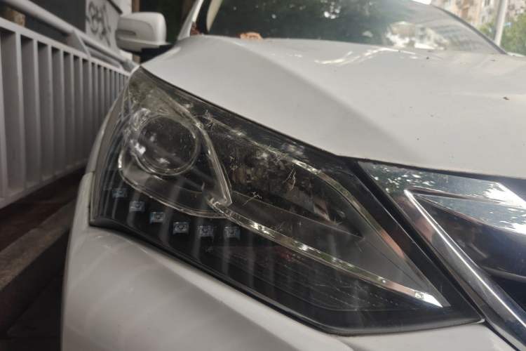 Used BYD Song 2017 Gaishe Upgrade Edition 1.5TID Automatic Elite Model Right Front Headlight