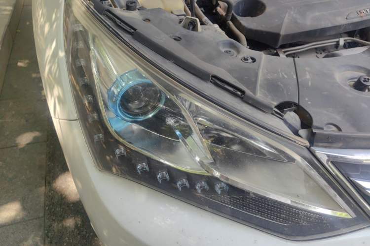 Used BYD Song 2017 Gaishi Upgrade Edition 1.5TI Manual Elite Model Right Front Headlight