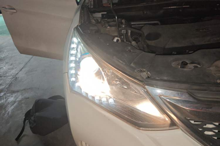 Used BYD Song 2017 Gaishe Upgrade Edition 1.5TID Automatic Elite Model Right Front Headlight