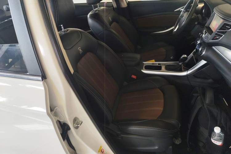 Used BYD Song 2017 Gaishi Upgrade Edition 1.5TID Automatic Luxury Model Right Front Seat