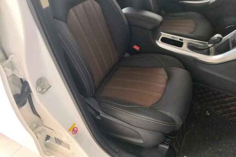 Used BYD Song 2017 Gaishi Upgrade Edition 1.5TID Automatic Luxury Model Right Front Seat