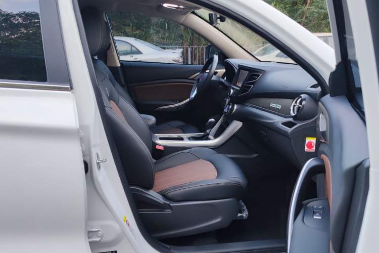 Used BYD Song 2017 Gaishi Upgrade Edition 1.5TID Automatic Luxury Model Right Front Seat