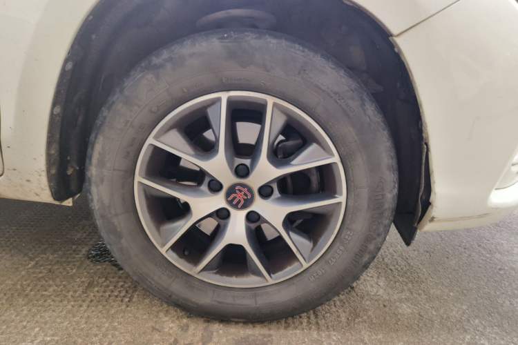 Used BYD Song 2017 Gaishi Upgrade Edition 1.5TI Manual Elite Model Right Front Wheel Hub