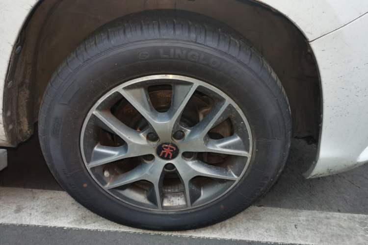 Used BYD Song 2017 Gaishe Upgrade Edition 1.5TID Automatic Elite Model Right Front Wheel Hub