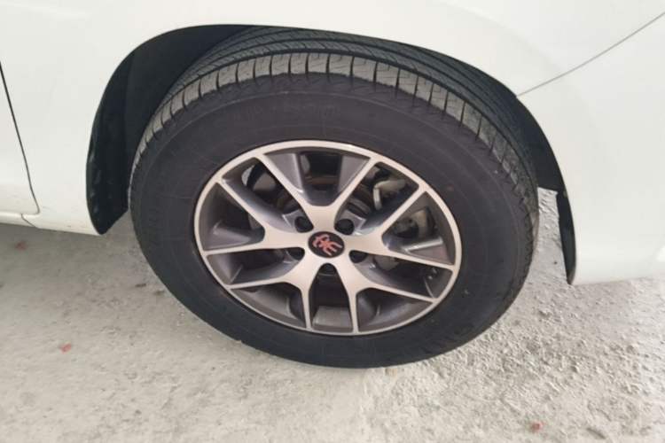 Used BYD Song 2017 Gaishe Upgrade Edition 1.5TID Automatic Elite Model Right Front Wheel Hub