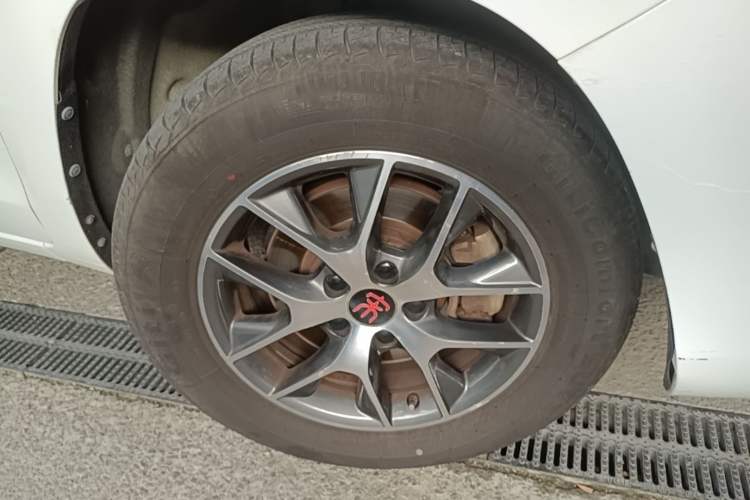 Used BYD Song 2017 Gaishi Upgrade Edition 1.5TI Manual Elite Model Right Front Wheel Hub