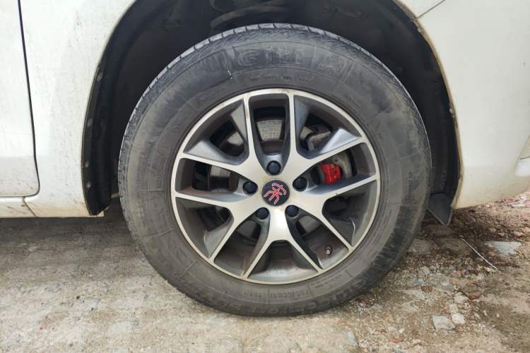 Used BYD Song 2017 Gaishi Upgrade Edition 1.5TI Manual Elite Model Right Front Wheel Hub