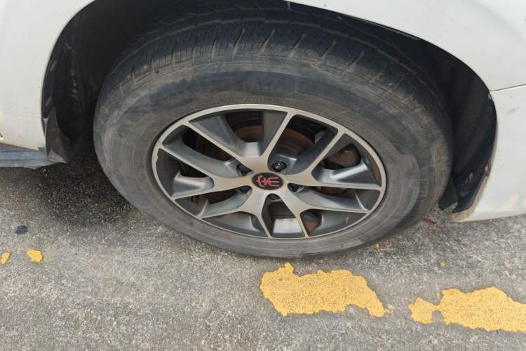 Used BYD Song 2017 Gaishi Upgrade Edition 1.5TI Manual Elite Model Right Front Wheel Hub