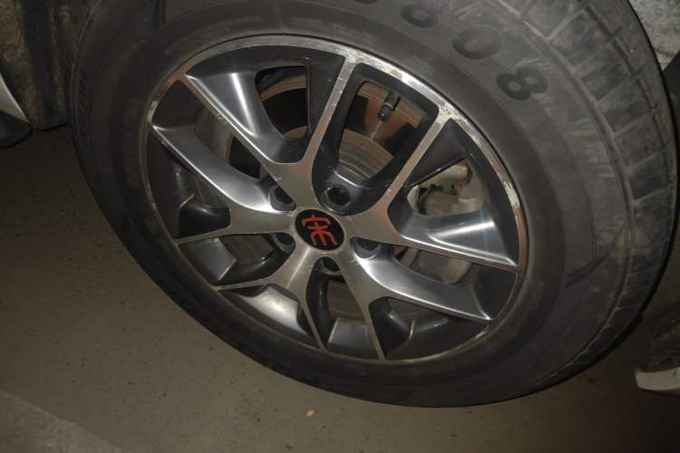 Used BYD Song 2017 Gaishi Upgrade Edition 1.5TI Manual Elite Model Right Front Wheel Hub
