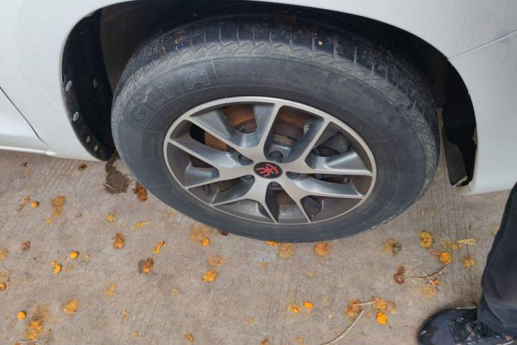 Used BYD Song 2017 Gaishe Upgrade Edition 1.5TID Automatic Elite Model Right Front Wheel Hub