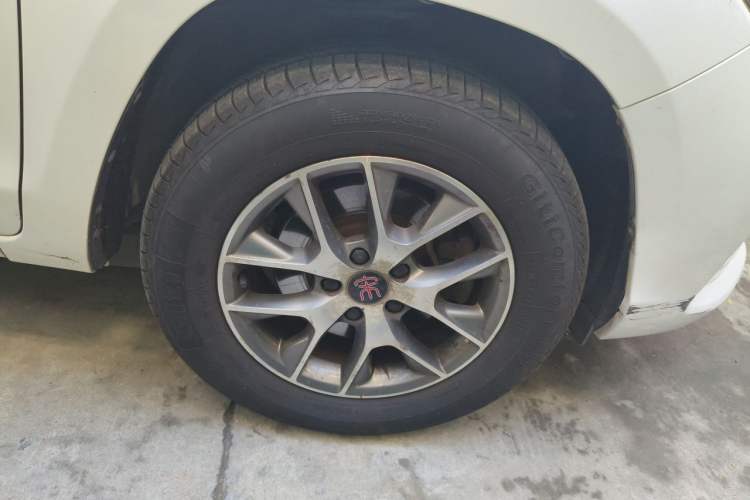 Used BYD Song 2017 Gaishi Upgrade Edition 1.5TI Manual Leading Model Right Front Wheel Hub