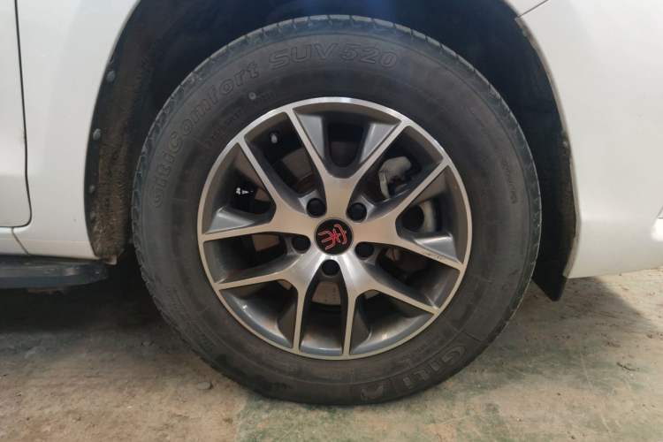 Used BYD Song 2017 Gaishi Upgrade Edition 1.5TI Manual Elite Model Right Front Wheel Hub