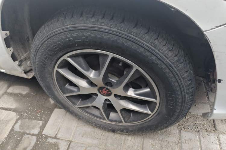 Used BYD Song 2017 Gaishi Upgrade Edition 1.5TI Manual Elite Model Right Front Wheel Hub