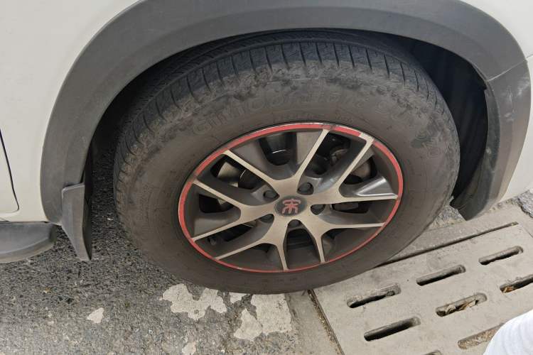 Used BYD Song 2017 Gaishe Upgrade Edition 1.5TID Automatic Elite Model Right Front Wheel Hub