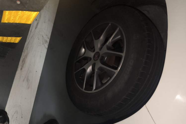 Used BYD Song 2017 Gaishi Upgrade Edition 1.5TI Manual Elite Model Right Front Wheel Hub