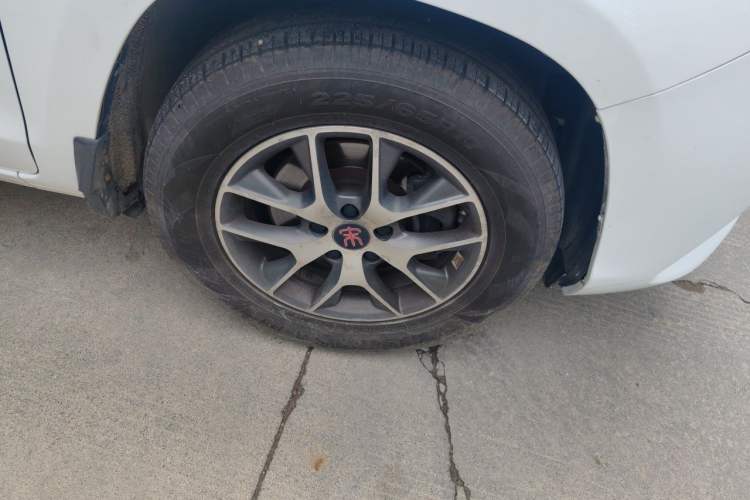 Used BYD Song 2017 Gaishe Upgrade Edition 1.5TID Automatic Elite Model Right Front Wheel Hub
