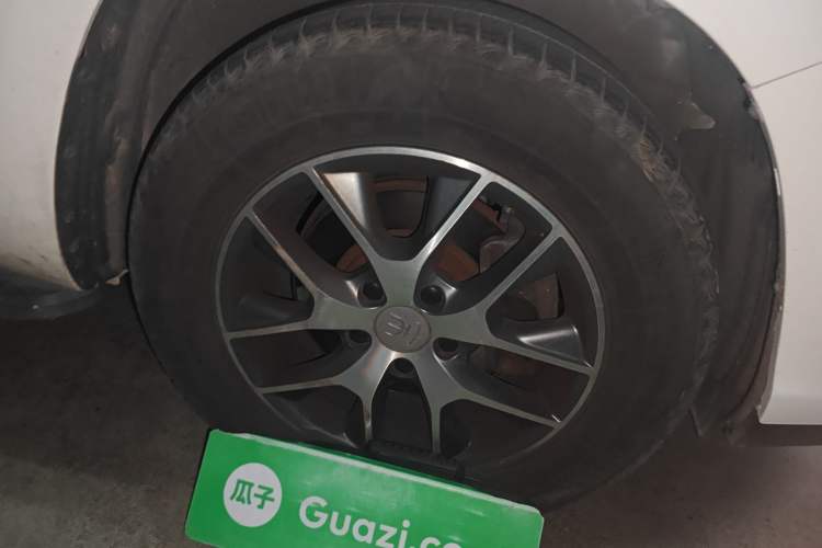 Used BYD Song 2017 Gaishe Upgrade Edition 1.5TID Automatic Elite Model Right Front Wheel Hub
