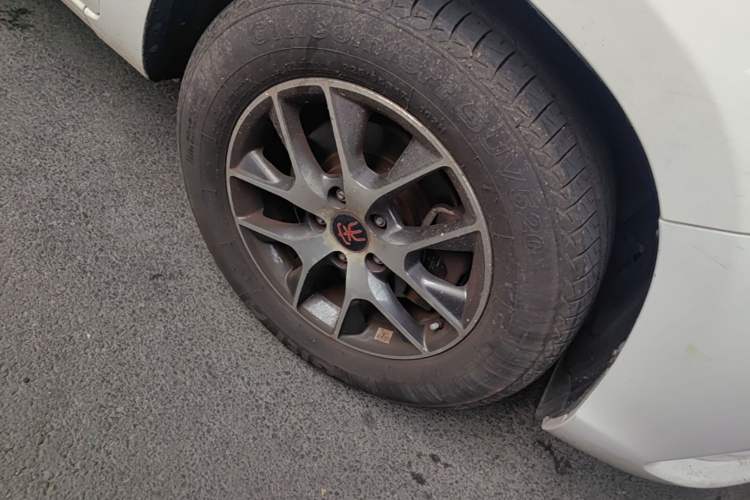 Used BYD Song 2017 Gaishe Upgrade Edition 1.5TID Automatic Elite Model Right Front Wheel Hub