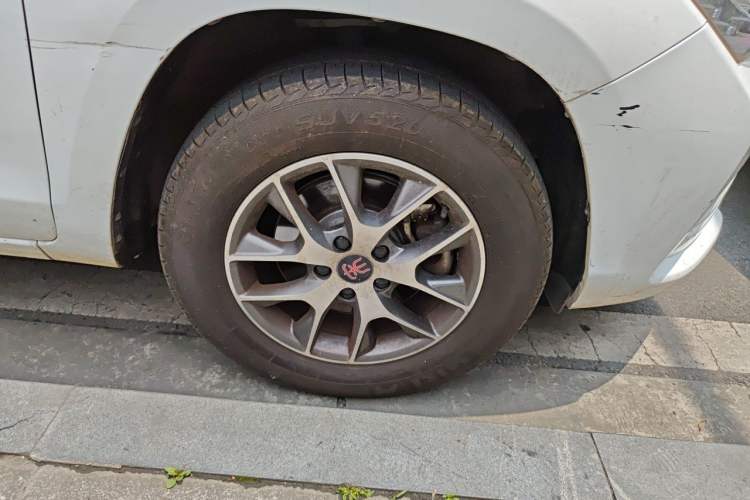 Used BYD Song 2017 Gaishi Upgrade Edition 1.5TI Manual Elite Model Right Front Wheel Hub