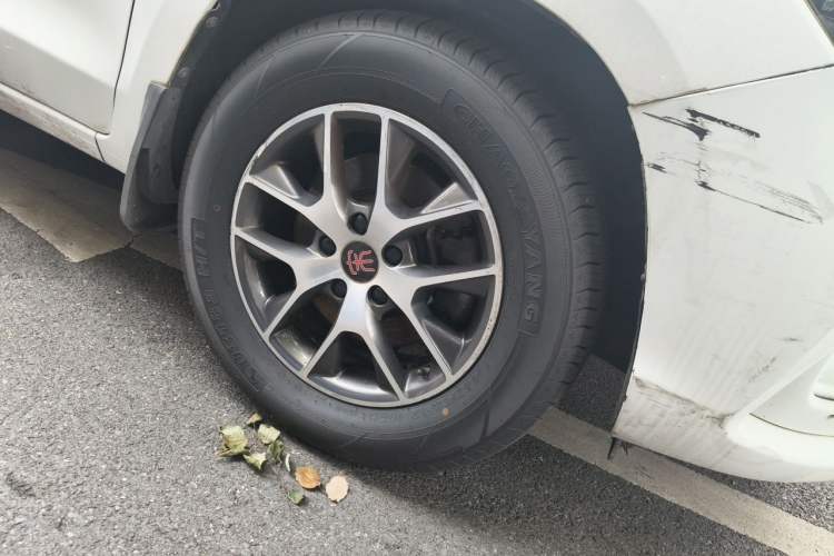 Used BYD Song 2017 Gaishe Upgrade Edition 1.5TID Automatic Elite Model Right Front Wheel Hub