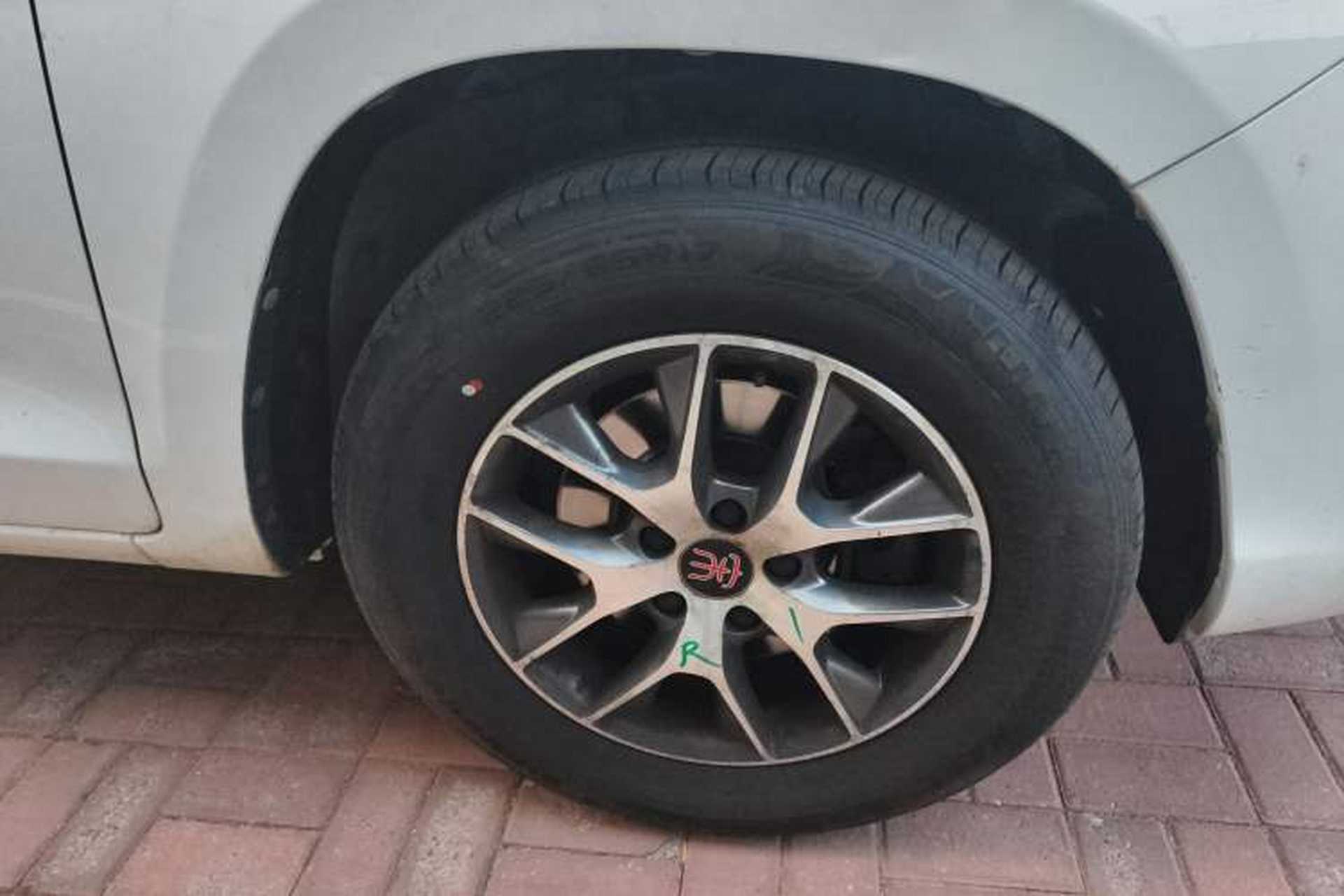 Used BYD Song 2017 Gaishi Upgrade Edition 1.5TID Automatic Luxury Model Right Front Wheel Hub