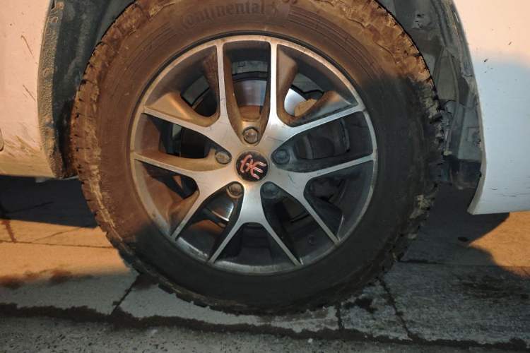 Used BYD Song 2017 Gaishe Upgrade Edition 1.5TID Automatic Elite Model Right Front Wheel Hub