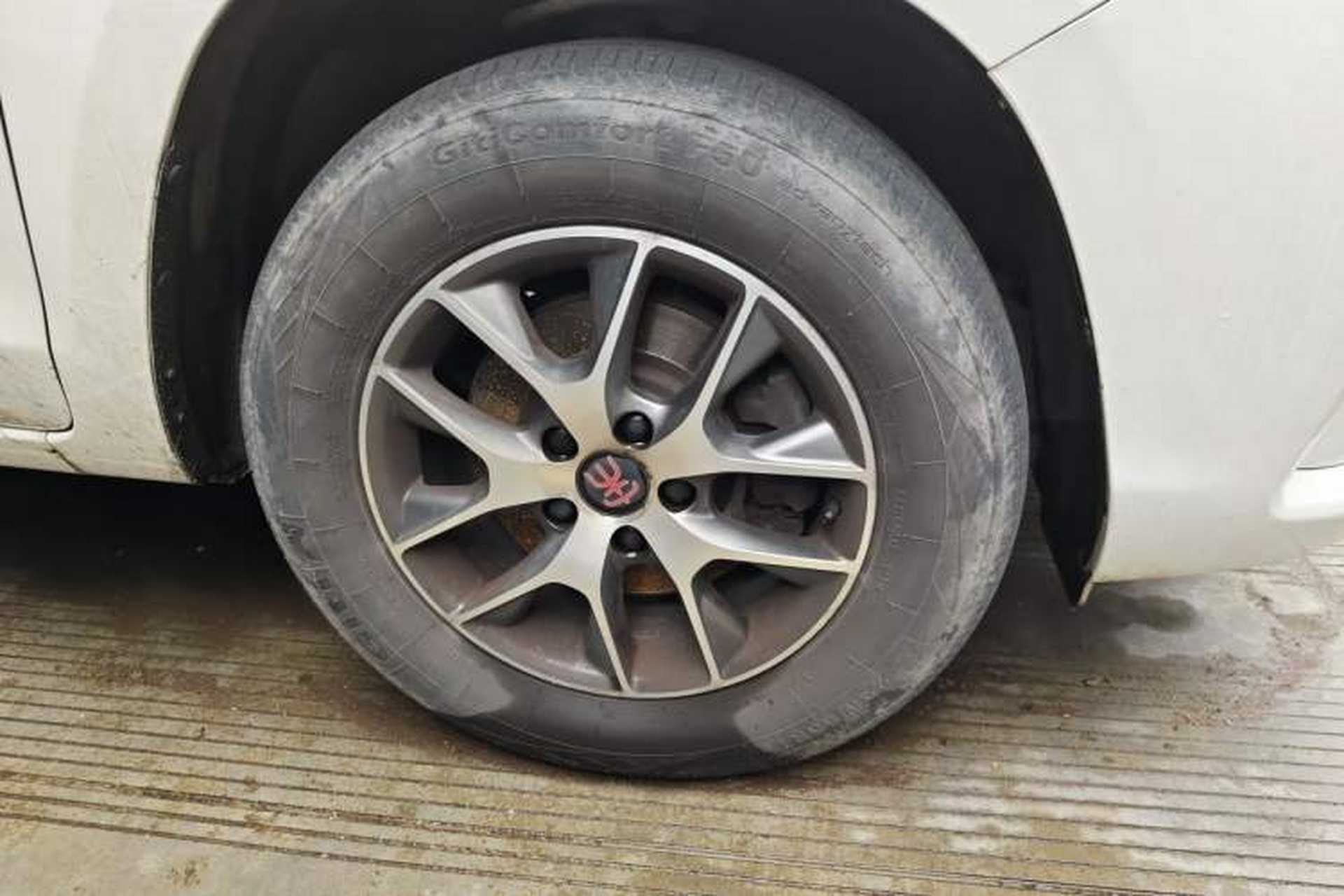 Used BYD Song 2017 Gaishi Upgrade Edition 1.5TI Manual Leading Model Right Front Wheel Hub