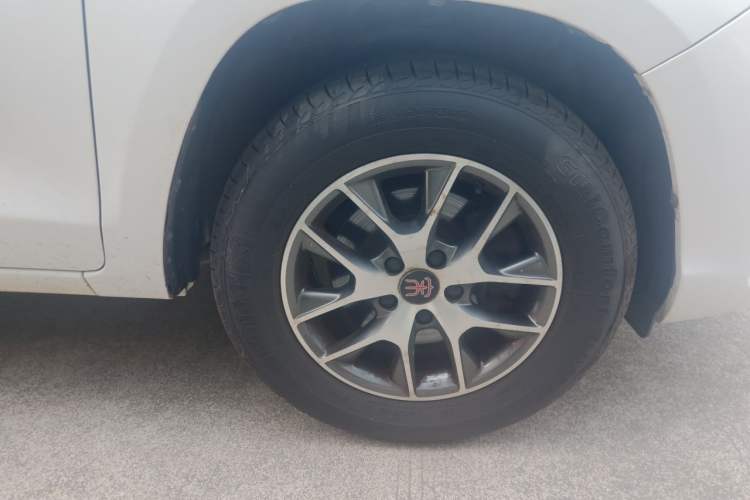 Used BYD Song 2017 Gaishe Upgrade Edition 1.5TID Automatic Elite Model Right Front Wheel Hub