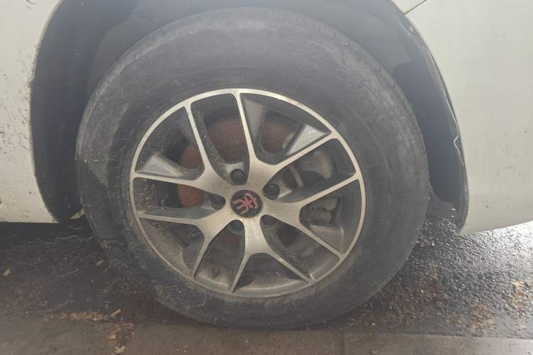 Used BYD Song 2017 Gaishe Upgrade Edition 1.5TID Automatic Elite Model Right Front Wheel Hub