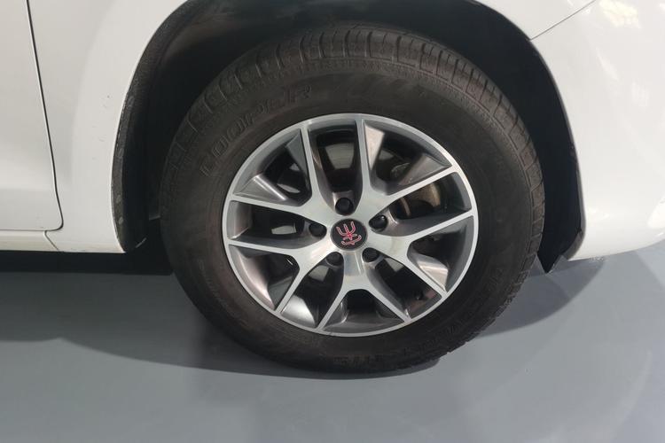 Used BYD Song 2017 Gaishe Upgrade Edition 1.5TID Automatic Elite Model Right Front Wheel Hub