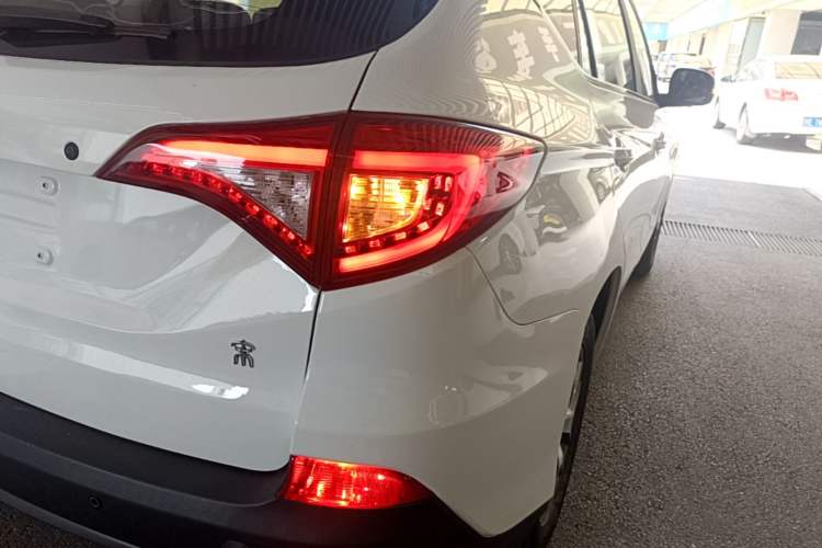 Used BYD Song 2017 Gaishe Upgrade Edition 1.5TID Automatic Elite Model Right Rear Taillight