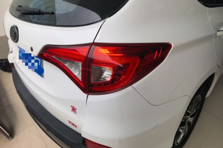 Used BYD Song 2017 Gaishi Upgrade Edition 1.5TID Automatic Luxury Model Right Rear Taillight