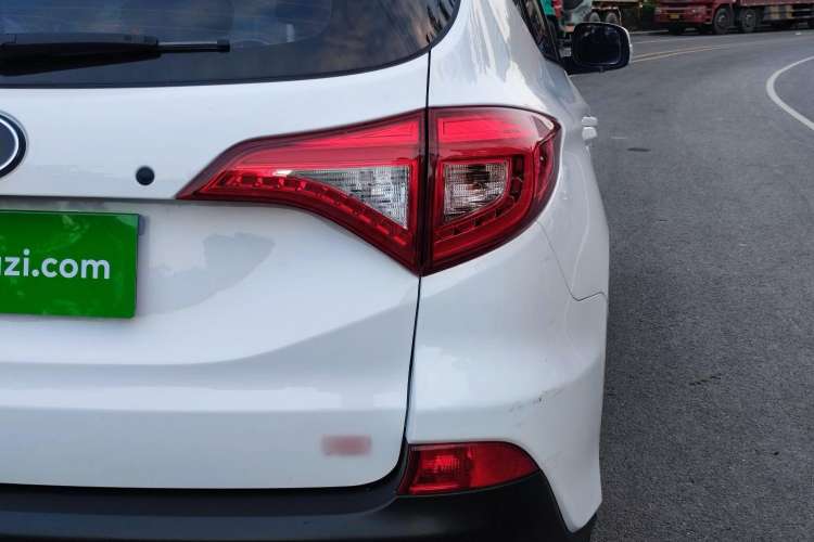 Used BYD Song 2017 Gaishi Upgrade Edition 1.5TID Automatic Luxury Model Right Rear Taillight