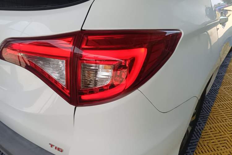 Used BYD Song 2017 Gaishe Upgrade Edition 1.5TID Automatic Elite Model Right Rear Taillight