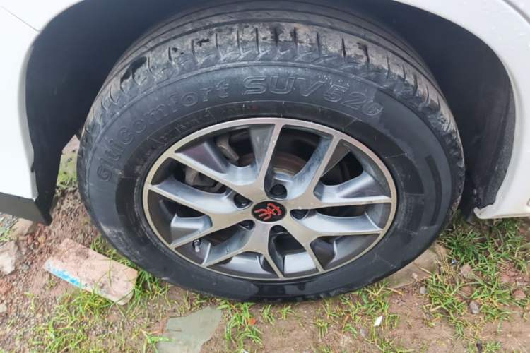 Used BYD Song 2017 Gaishe Upgrade Edition 1.5TID Automatic Elite Model Right Rear Wheel Hub