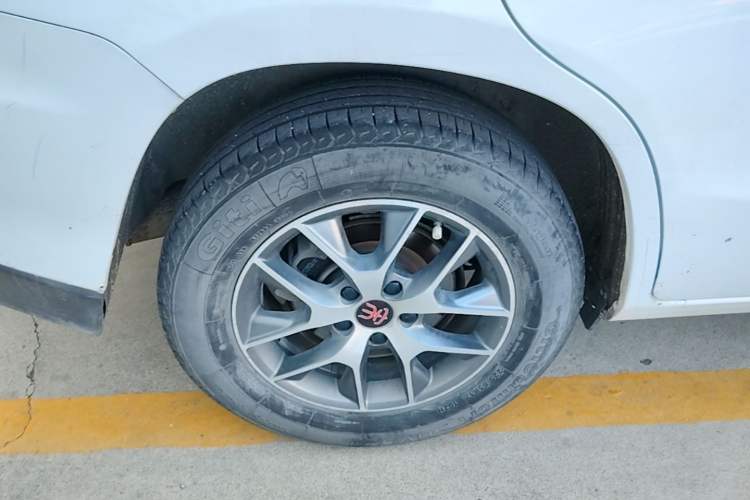 Used BYD Song 2017 Gaishi Upgrade Edition 1.5TI Manual Elite Model Right Rear Wheel Hub