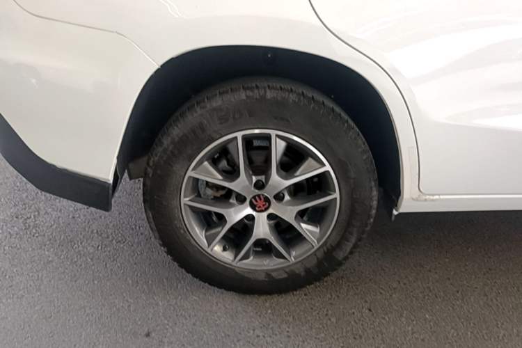 Used BYD Song 2017 Gaishe Upgrade Edition 1.5TID Automatic Elite Model Right Rear Wheel Hub