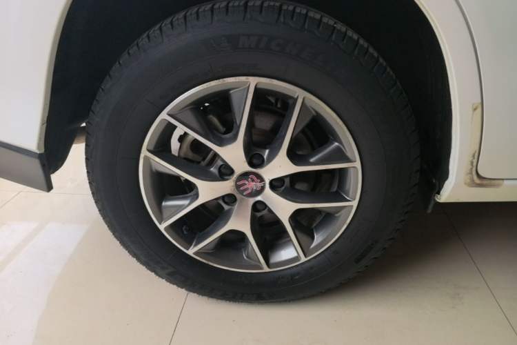 Used BYD Song 2017 Gaishi Upgrade Edition 1.5TID Automatic Luxury Model Right Rear Wheel Hub