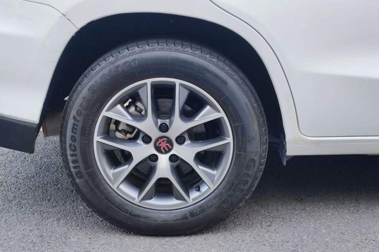 Used BYD Song 2017 Gaishi Upgrade Edition 1.5TID Automatic Luxury Model Right Rear Wheel Hub