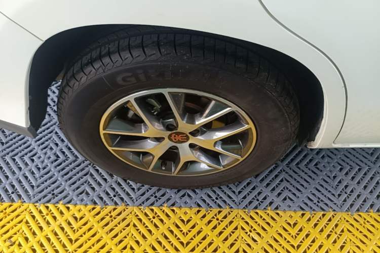 Used BYD Song 2017 Gaishe Upgrade Edition 1.5TID Automatic Elite Model Right Rear Wheel Hub