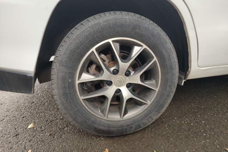 Used BYD Song 2017 Gaishe Upgrade Edition 1.5TID Automatic Elite Model Right Rear Wheel Hub