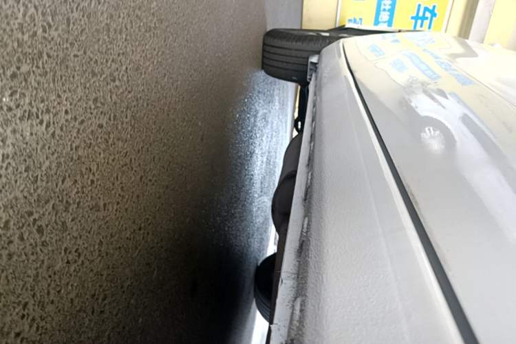 Used BYD Song 2017 Gaishe Upgrade Edition 1.5TID Automatic Elite Model Right Side Sill