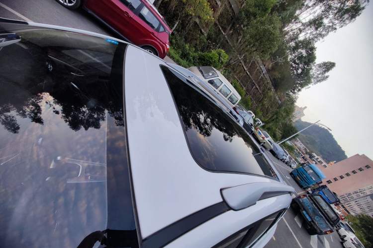 Used BYD Song 2017 Gaishi Upgrade Edition 1.5TID Automatic Luxury Model Roof