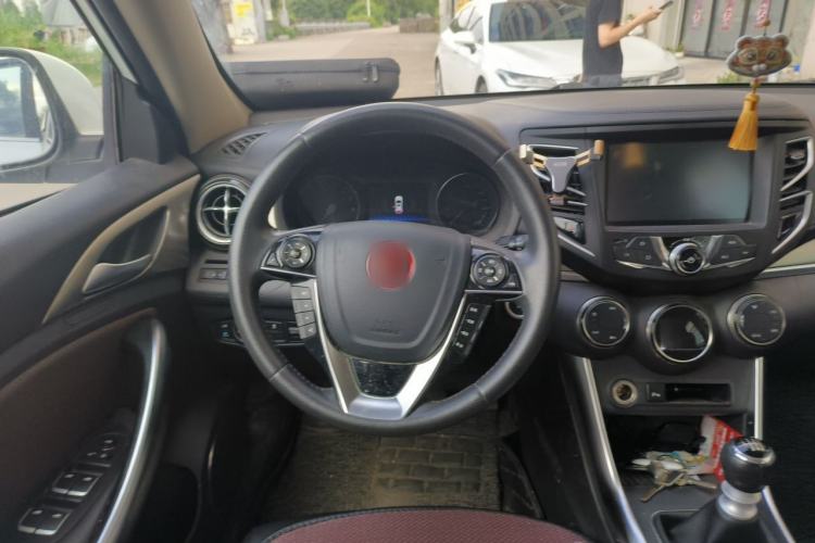Used BYD Song 2017 Gaishi Upgrade Edition 1.5TI Manual Elite Model Steering Wheel