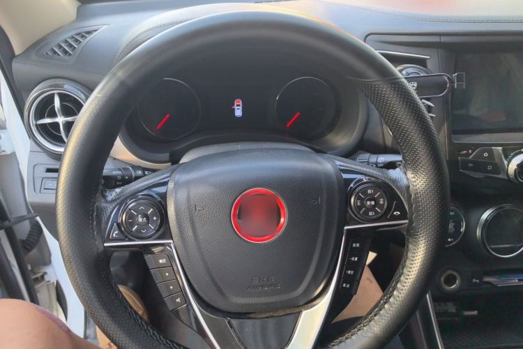 Used BYD Song 2017 Gaishi Upgrade Edition 1.5TI Manual Elite Model Steering Wheel