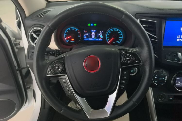 Used BYD Song 2017 Gaishi Upgrade Edition 1.5TID Automatic Luxury Model Steering Wheel