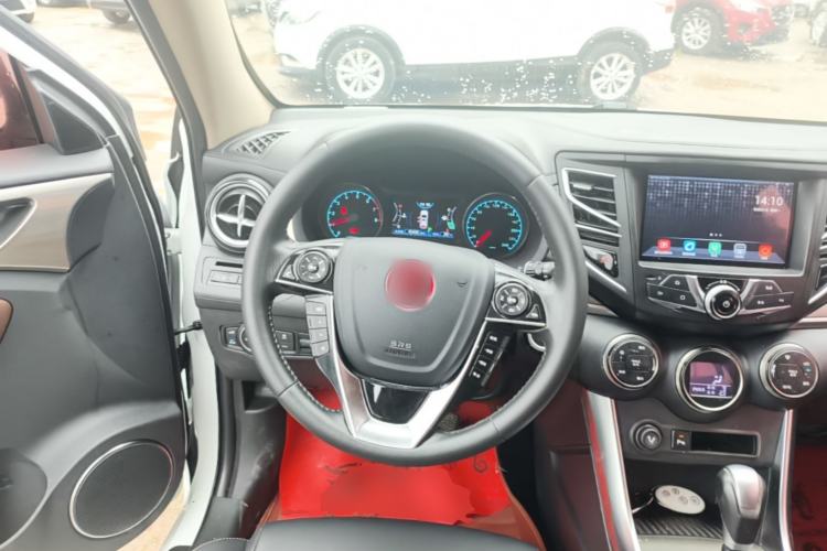 Used BYD Song 2017 Gaishe Upgrade Edition 1.5TID Automatic Elite Model Steering Wheel