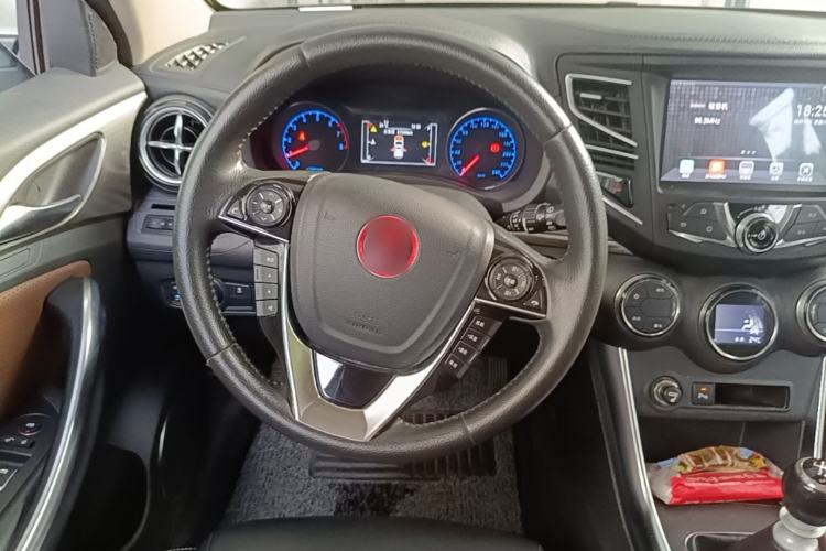 Used BYD Song 2017 Gaishi Upgrade Edition 1.5TI Manual Elite Model Steering Wheel